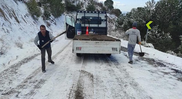 Kar Kaplı Kırsal Yollar Açılıyor