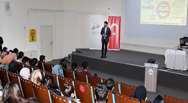 Van Büyükşehir’den YKS’ye Hazırlanan Öğrencilere Seminer