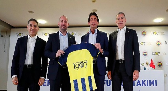 1907 Fenerbahçe Derneği’den Fenerbahçe Kadın Futbol Takımı’na Destek