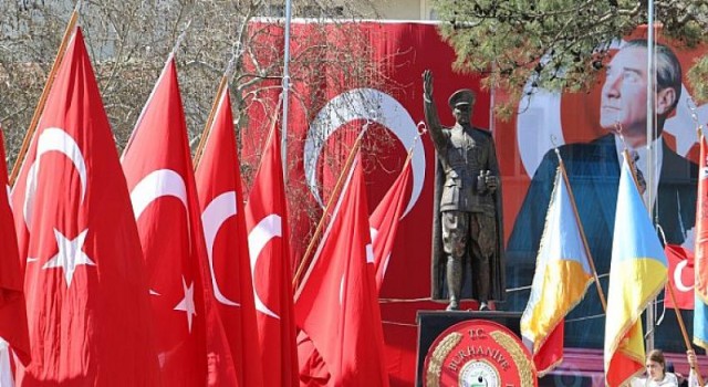 ATATÜRK’ün Burhaniye’ye Gelişi Kutlandı