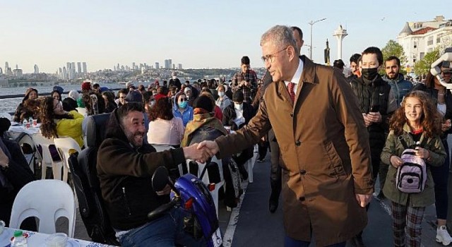 Türkiye’nin En Büyük İftar Sofrası Boğaza Karşı Üsküdar’da Kuruldu