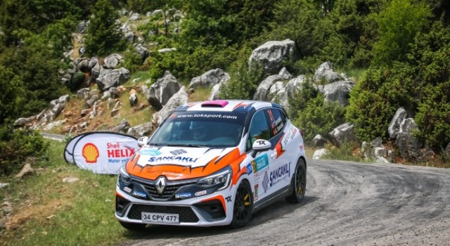 Clio Trophy Turkey By Evofone Yeşil Bursa Rallisi’nde Kazanan Tuncer Sancaklı & Asena Sancaklı İkilisi Oldu