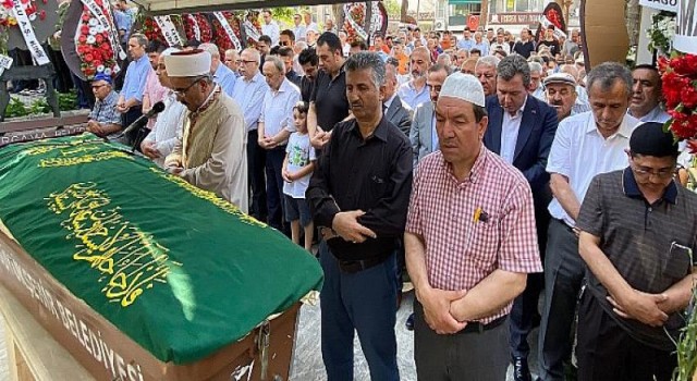 Eski Başkan Raşit Ürper’in vefat eden eşi toprağa verildi