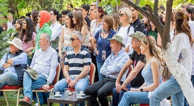 Soyer mezunu olduğu lisenin ayran gününe katıldı