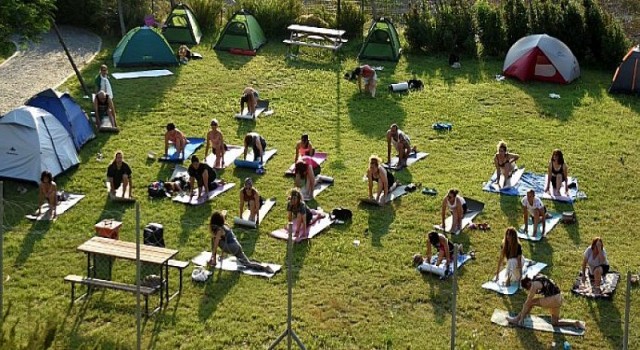 Yoga festivali Bornova Macera Parkı’nda başladı