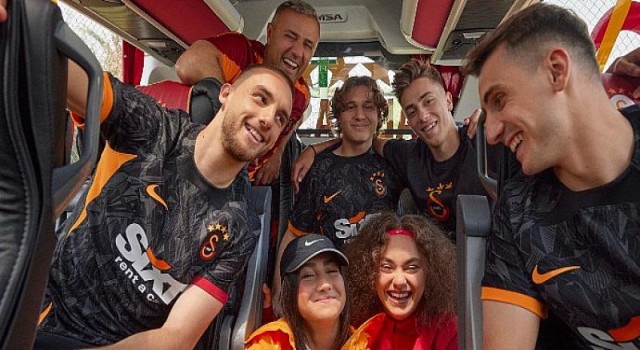 Galatasaray ve Nike, 2022 - 2023 sezonu iç saha ve dış saha formasını görücüye çıkardı.