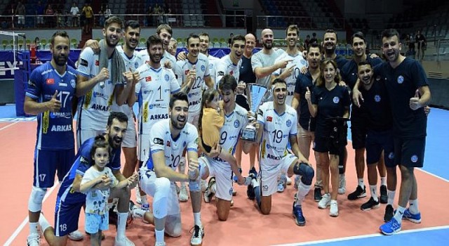 8. TSYD İzmir Voleybol Turnuvası’nda kazanan Arkas Spor