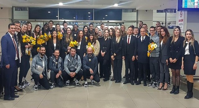 VakıfBank, Kulüpler Dünya Şampiyonası için Antalya’ya gitti