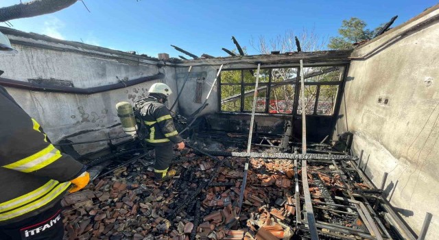 Burdur’da çıkan yangında 2 evde maddi hasar oluştu