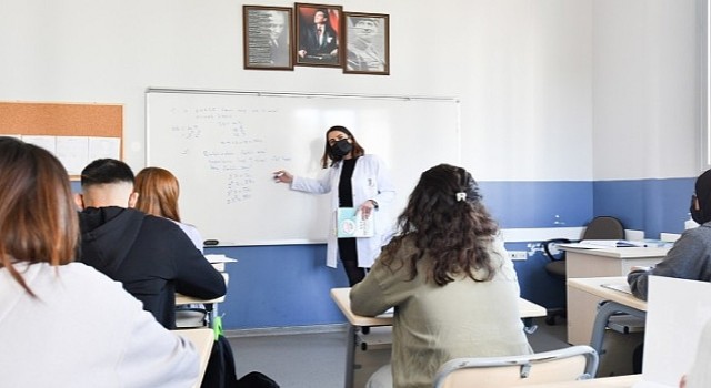 Depremzede öğrenciler Bayraklı’da eğitime devam edecek