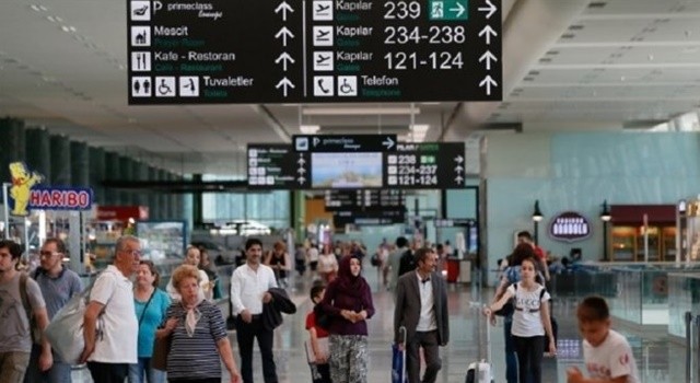 İzmir Hava Limanında yabancıya cennet, depremzedeye cehennemi yaşattılar