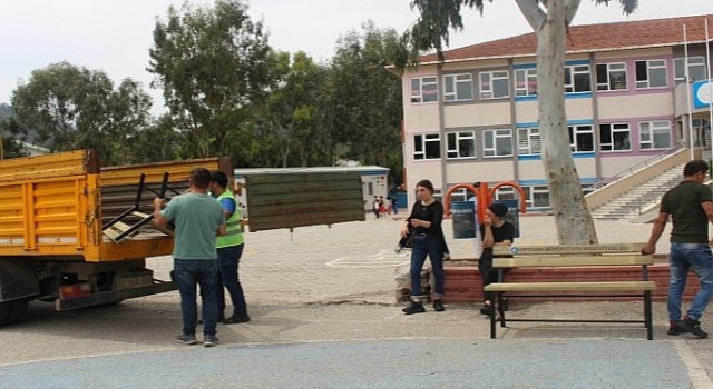 Antalya Büyükşehirden okul ve camilere bank ve piknik masası