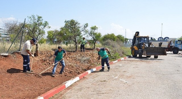 Mersin Yenişehir Belediyesi park ve yeşil alanlarda çalışmalarını sürdürüyor