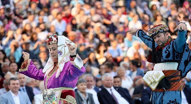 Uluslararası Bergama Kermes Festivali’ne muhteşem açılış