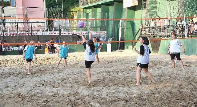 Gölcük'te Plaj Voleybol Turnuvası başlıyor