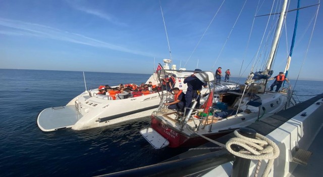 Çanakkale’de 73 kaçak göçmen ile 1 göçmen kaçakçısı şüphelisi yakalandı