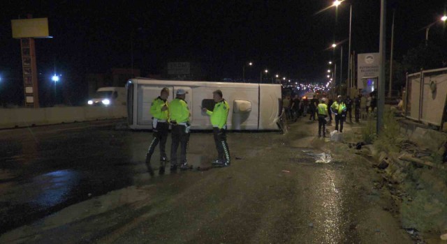 Kayseri’de gece vardiyasına giden işçi servisi devrildi: 6 yaralı