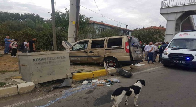 Keşan’da kaza yapan hafif ticari araçta sürücü ve eşi yaralandı