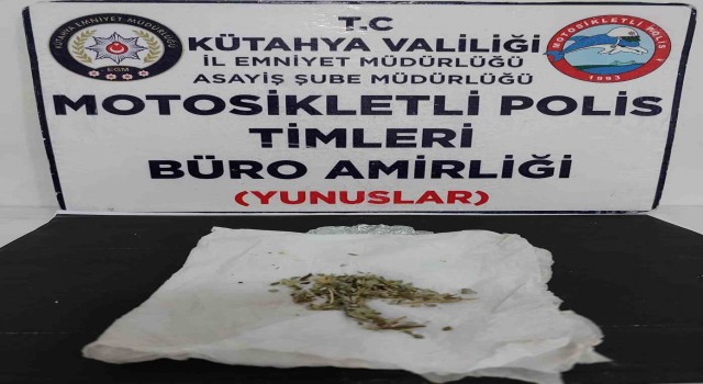 Kütahya’da motosikletli şahsın üzerinde uyuşturucu ele geçirildi