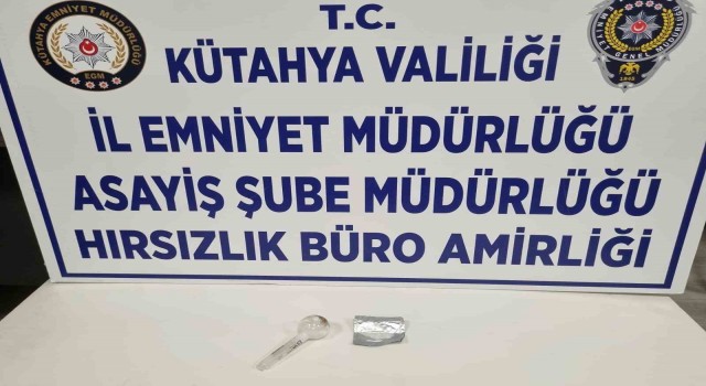 Kütahya’da şüphe üzerine durdurulan şahıstan uyuşturucu madde ele geçirildi