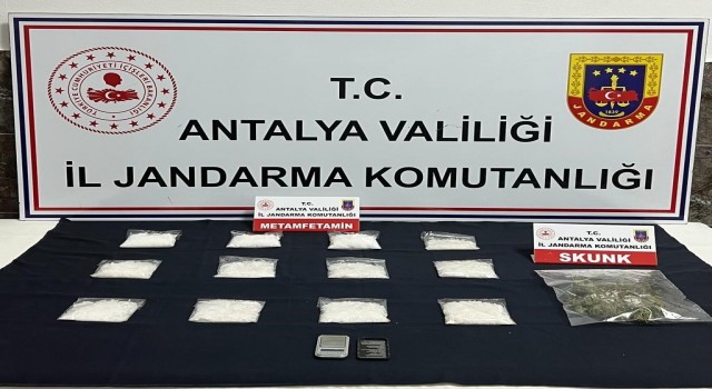 Piyasaya uyuşturucu sürmeye hazırlanan şüpheli operasyonla yakalandı