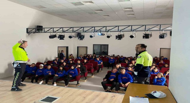 Burdur’da polis ekiplerinden öğrencilere eğitim