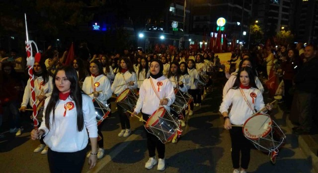 Cumhuriyet kutlamaları fener alayı yürüyüşüyle ile sona erdi