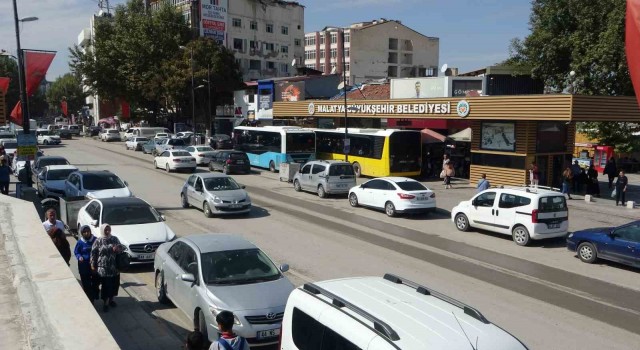 Depremin vurduğu Malatya’da esnaf eski günleri arıyor