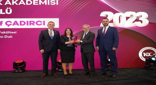 Eczacılık akademisi 2023 bilim ödülüne Prof. Dr. Çadırcı layık görüldü