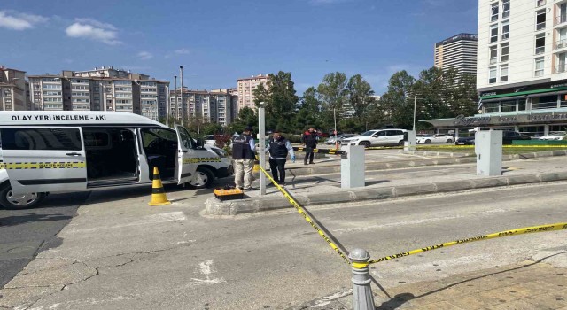 Eğlence merkezi otoparkı bariyeri açılmadığı için havaya ateş etti