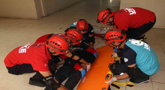 Elazığ’da deprem ve yangın tatbikatları devam ediyor