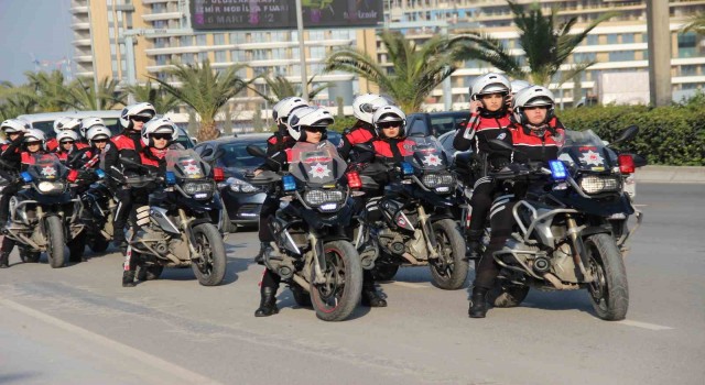 İzmir’de yunus polisleri güven veriyor