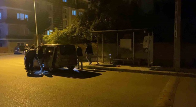 Otobüs durağında oturanlara ateş açıldı: 3 yaralı