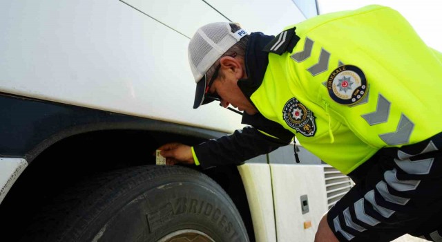 43 ilin geçiş güzergahında ’kış lastiği’ denetimi