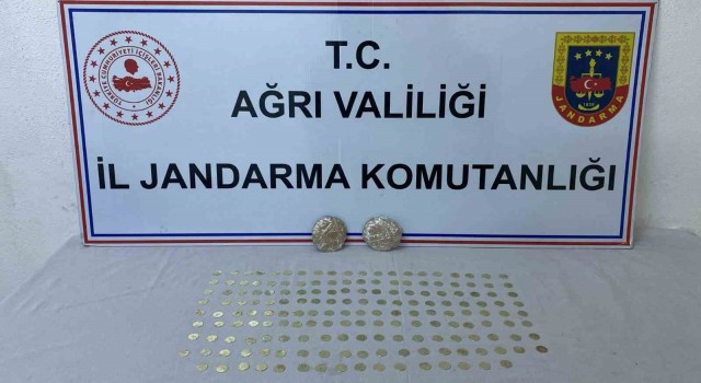 Ağrı’da tarihi eser kaçakçılığına operasyon: 170 sikke ele geçirildi