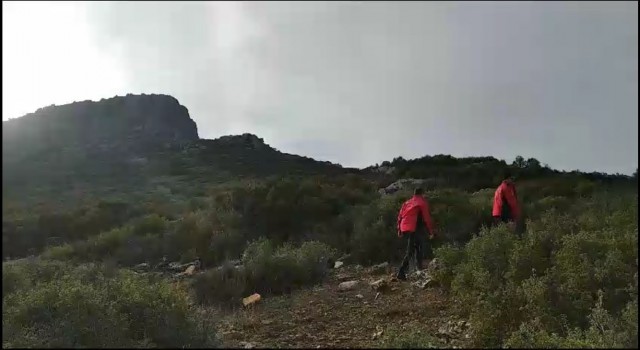 Burdur’da mantar toplarken uçurumdan düşen vatandaşı ekipler kurtardı