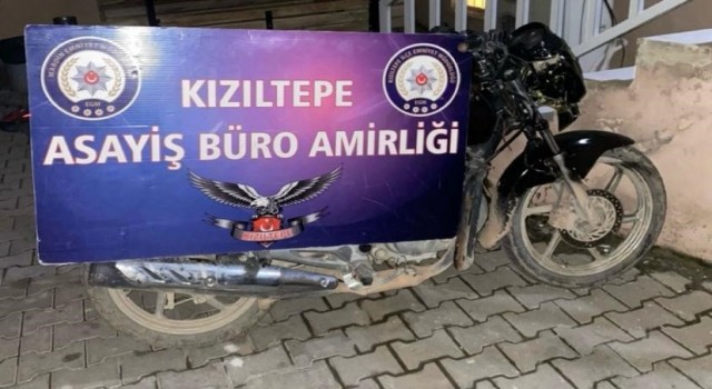 Mardin’de çalıntı motosikletle yakalanan 2 kişi gözaltına alındı