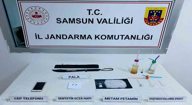 Otobüsle uyuşturucu taşırken jandarmaya yakalandı