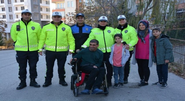 Polisin örnek davranışı hayırseveri harekete geçirdi