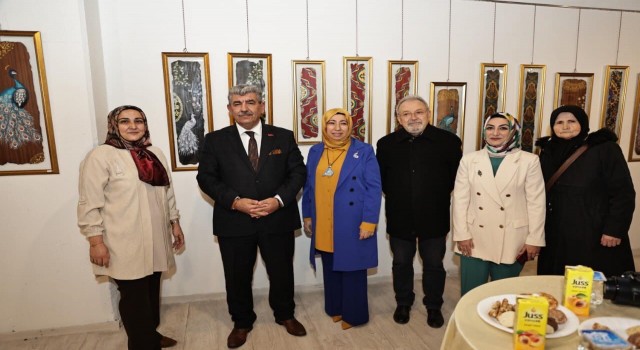 Selçuklu’dan günümüze gelen motifleri ağaç parçalarına işleyerek yaşatıyor