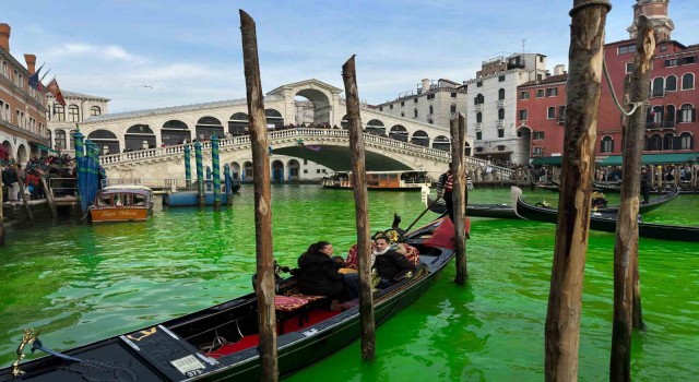 Venedik’te 25 kişiden fazla olan turist gruplarına yasak