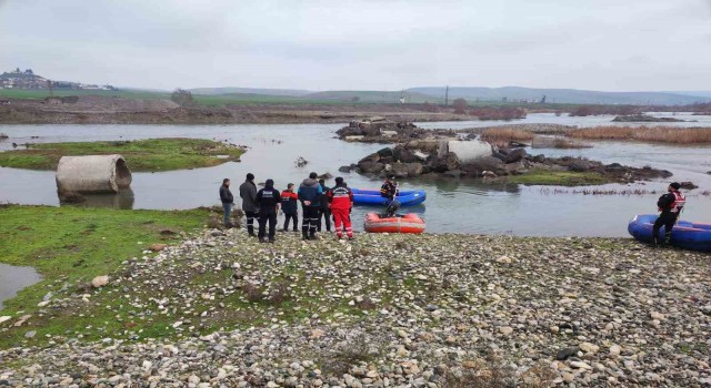 Dicle Nehri’nde kaybolduğu sanılan kişiyi arama çalışmaları devam ediyor