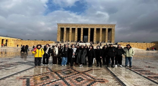 Gençler Anıtkabir’i ziyaret etti