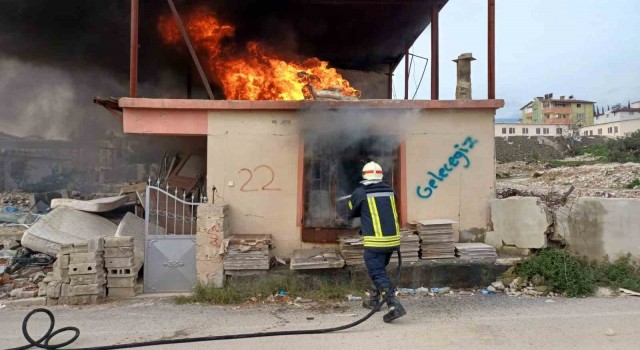 Hatay’da bir evde çıkan yangın maddi hasara neden oldu