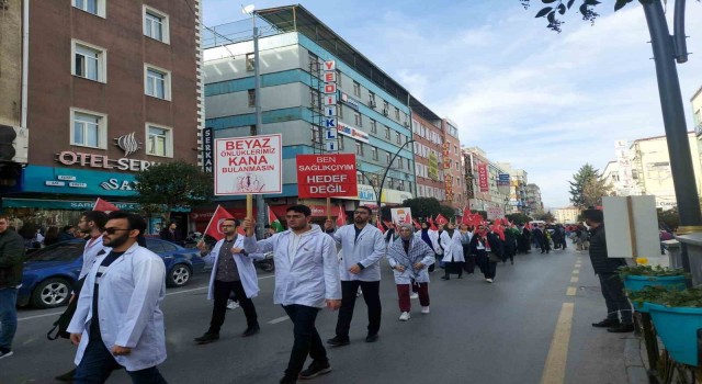 Isparta’da sağlık çalışanlarından Filistin için sessiz yürüyüş