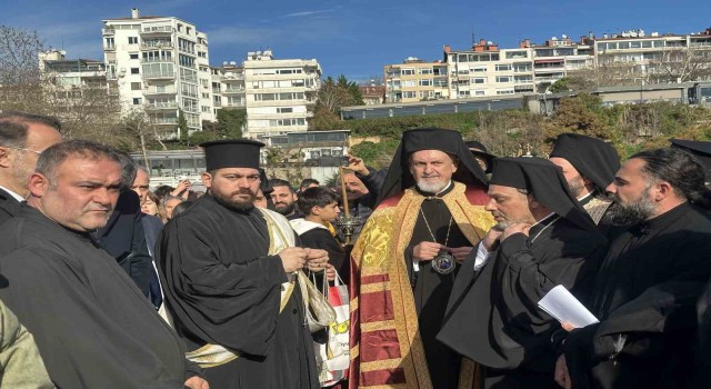 Kadıköy’de 63 yıl sonra haç çıkarma töreni düzenlendi