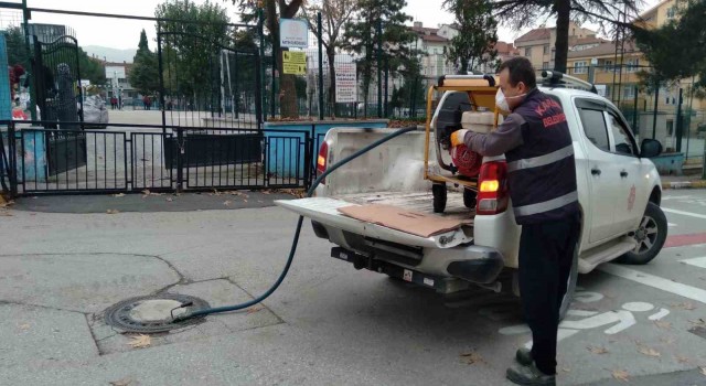 Karesi’de ilaçlama çalışmaları sürüyor