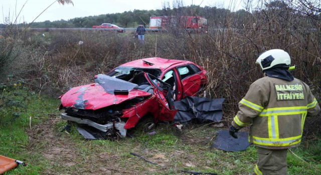 Balıkesir’de kayganlaşan yolda takla atan otomobil şarampole uçtu: 1 ölü