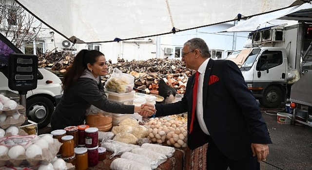 Başkan Topaloğlu’ndan pazar esnafına ziyaret