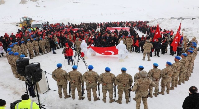 Binlerce Bayburtlu vatandaş Kop Şehitleri için yürüdü